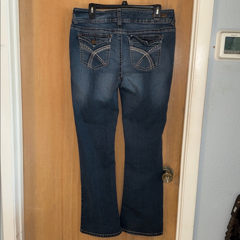 Wallflower Dark Blue Mid-rise Bootcut Jeans Women's Size 15
Button Pockets - Picture 5 of 6